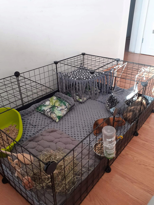 Mata do klatki dla świnki, jeża 140x70 wodoodporna brudny róż