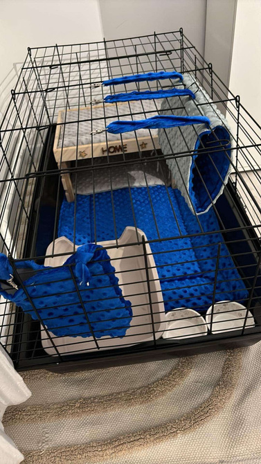 Mata do klatki dla świnki, jeża 120x60 wodoodporna róż jasny z rantami