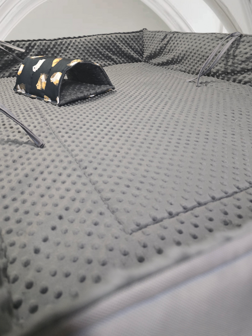 Mata do klatki dla świnki, jeża 140x70 wodoodporna jasny róż