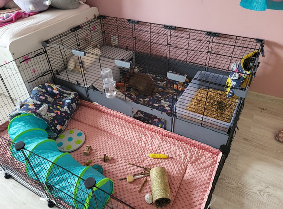 Mata do klatki dla świnki, jeża 110x50 wodoodporna ciemno szara